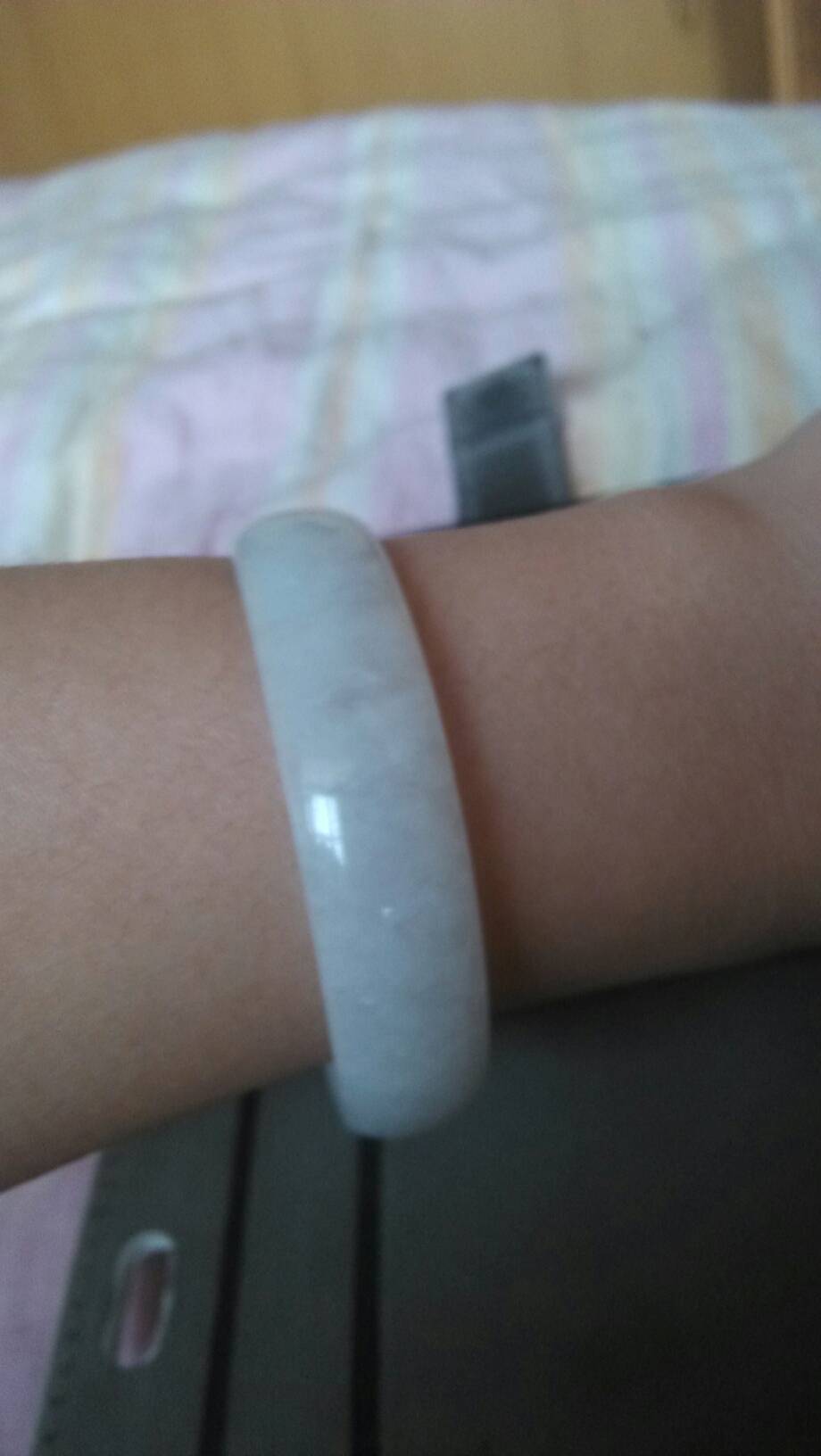 梦见翡翠手镯透亮,翡翠镯子有裂纹好不好-第1张图片-翡翠网 梦见翡翠手镯透亮,翡翠镯子有裂纹好不好-第1张图片-翡翠网