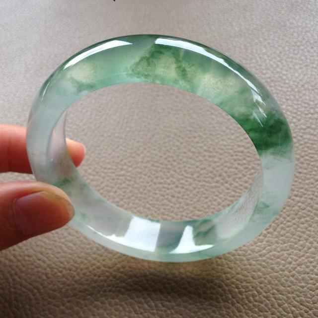 好的翡翠手镯图片浅蓝色翡翠手镯图片-第2张图片-翡翠网 好的翡翠手镯图片浅蓝色翡翠手镯图片-第2张图片-翡翠网