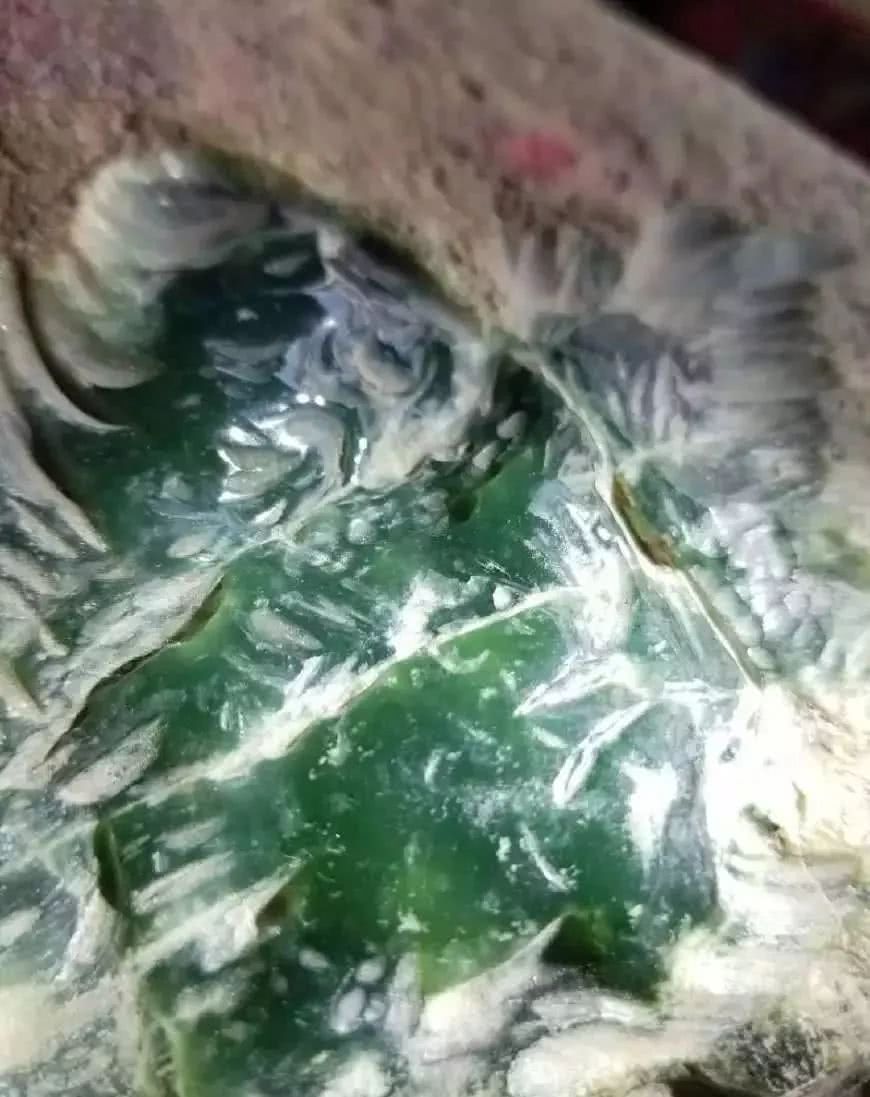 看翡翠原石知识,挑选翡翠原石-第1张图片-翡翠网 看翡翠原石知识,挑选翡翠原石-第1张图片-翡翠网