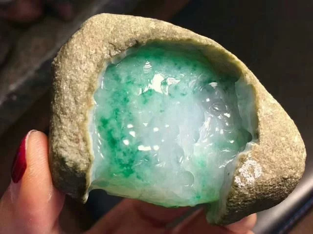 看翡翠原石知识,挑选翡翠原石-第2张图片-翡翠网 看翡翠原石知识,挑选翡翠原石-第2张图片-翡翠网