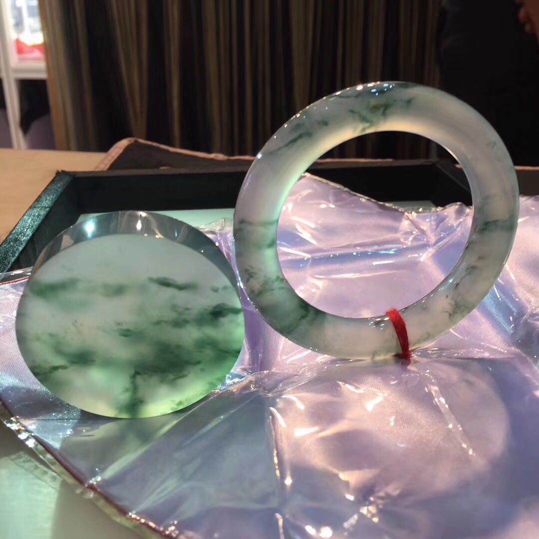 十大最昂贵的翡翠手镯贵的翡翠手镯-第1张图片-翡翠网 十大最昂贵的翡翠手镯贵的翡翠手镯-第1张图片-翡翠网