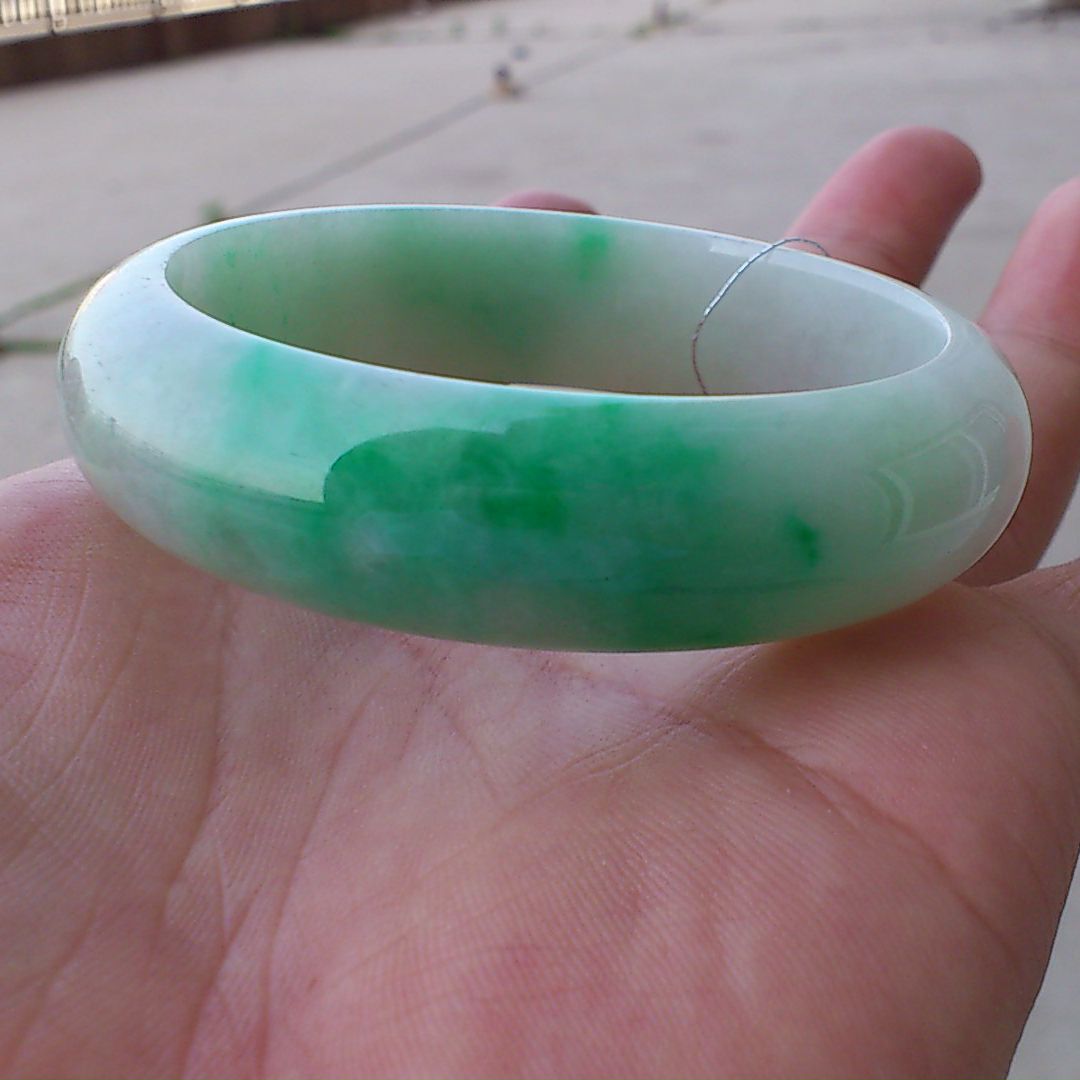 十大最昂贵的翡翠手镯贵的翡翠手镯-第2张图片-翡翠网 十大最昂贵的翡翠手镯贵的翡翠手镯-第2张图片-翡翠网