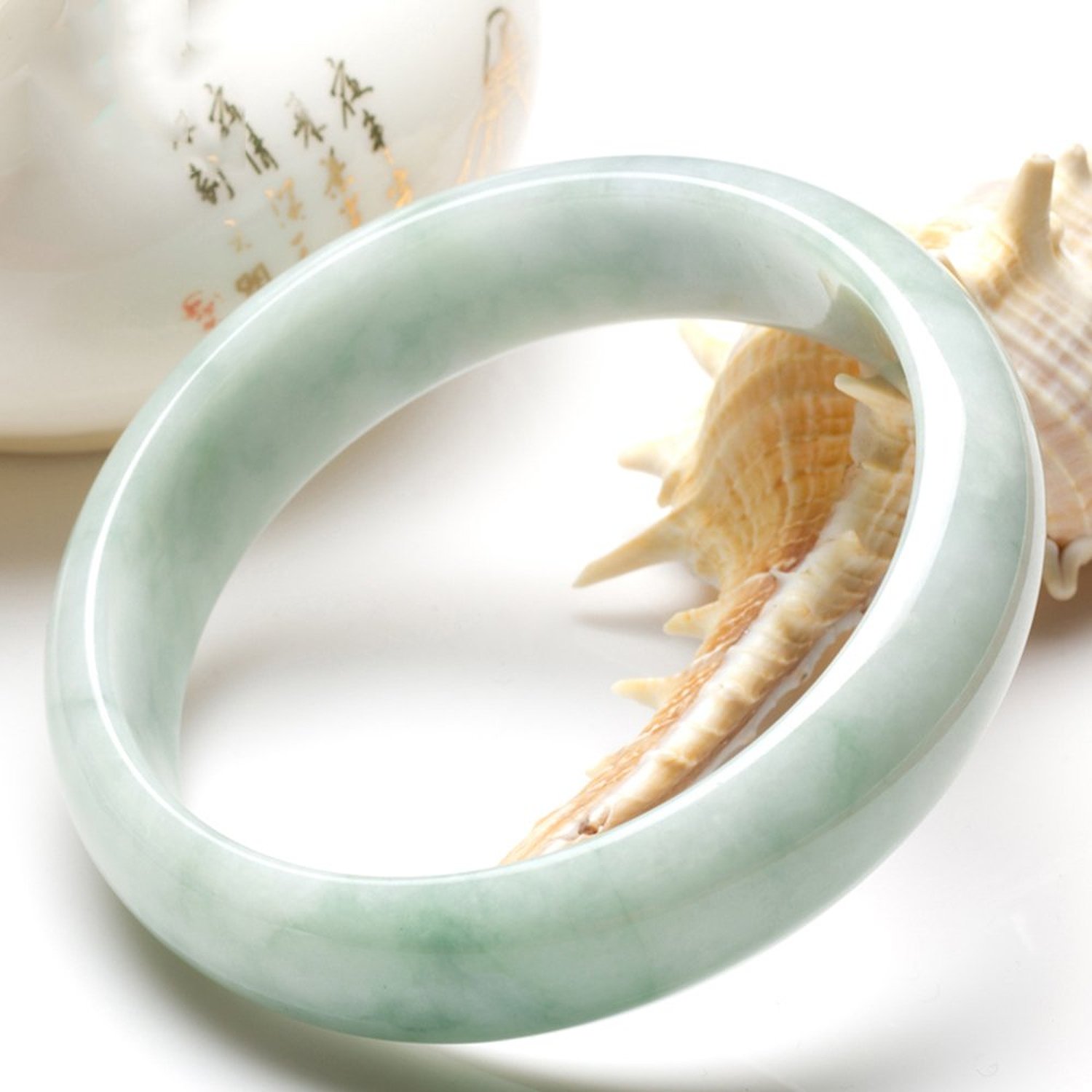 翡翠手镯价格查询表,翡翠手镯怎样-第1张图片-翡翠网 翡翠手镯价格查询表,翡翠手镯怎样-第1张图片-翡翠网