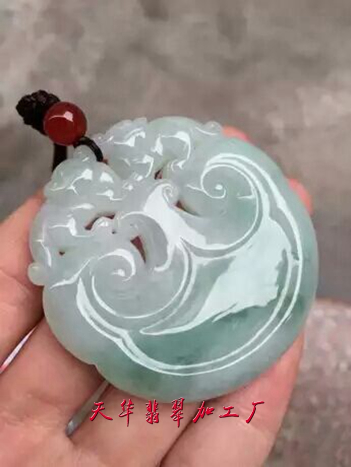 买翡翠手镯主要看什么翡翠手镯雕刻图片大全-第2张图片-翡翠网 买翡翠手镯主要看什么翡翠手镯雕刻图片大全-第2张图片-翡翠网