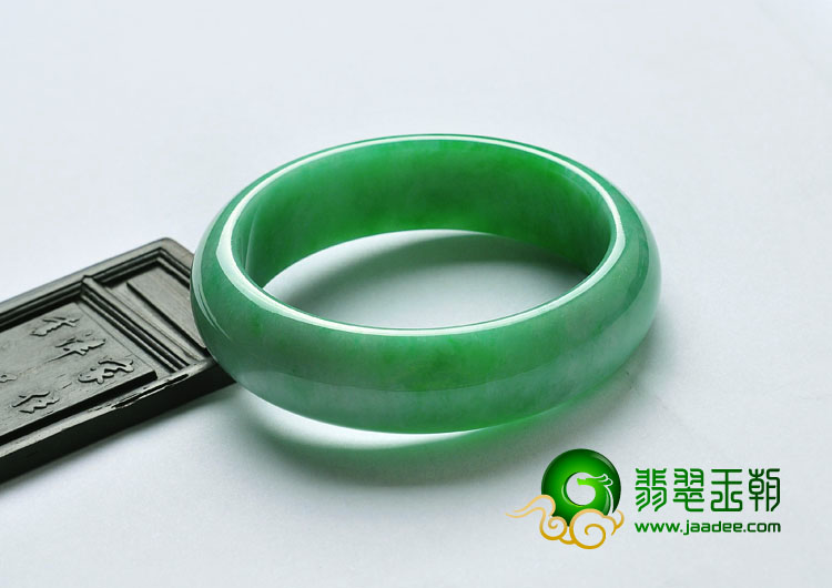 冰种翡翠手镯翡翠手镯 冰凉-第1张图片-翡翠网 冰种翡翠手镯翡翠手镯 冰凉-第1张图片-翡翠网