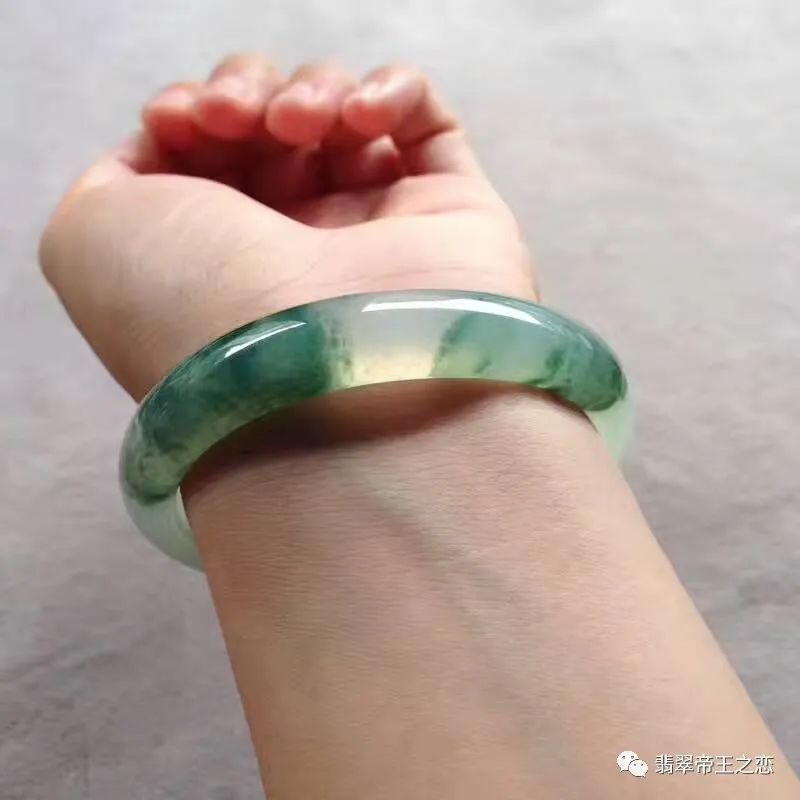 宋美龄的翡翠麻花手镯民国翡翠麻花镯价格-第1张图片-翡翠网 宋美龄的翡翠麻花手镯民国翡翠麻花镯价格-第1张图片-翡翠网