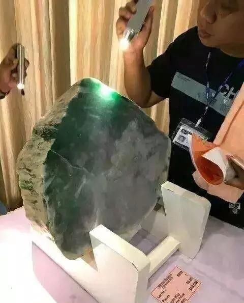 翡翠原石经验知识翡翠原石技巧-第1张图片-翡翠网 翡翠原石经验知识翡翠原石技巧-第1张图片-翡翠网