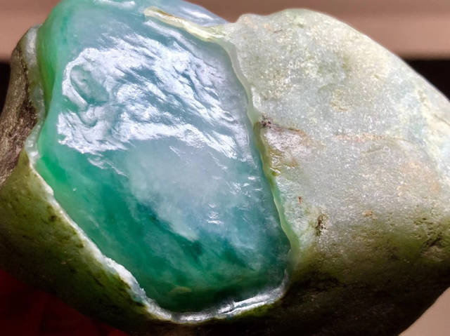 顶级翡翠原石切面,翡翠原石如何抛光-第1张图片-翡翠网