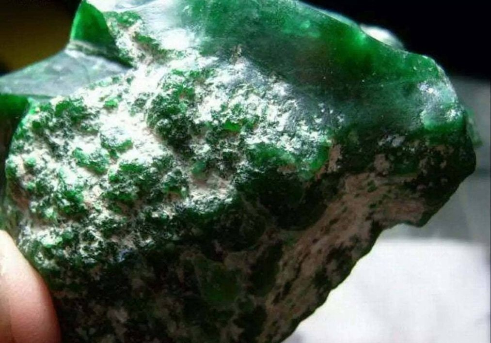 高档翡翠原石翡翠原石毛料大全-第1张图片-翡翠网 高档翡翠原石翡翠原石毛料大全-第1张图片-翡翠网