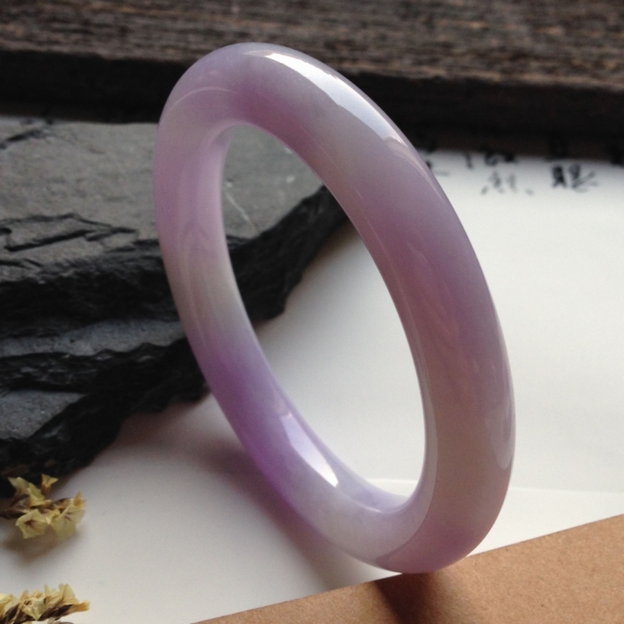 翡翠手镯不圆,怎么分辨真假翡翠手镯-第1张图片-翡翠网 翡翠手镯不圆,怎么分辨真假翡翠手镯-第1张图片-翡翠网