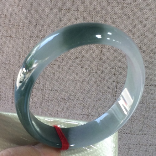 一个翡翠手镯有好几处裂翡翠手镯新裂老裂-第2张图片-翡翠网 一个翡翠手镯有好几处裂翡翠手镯新裂老裂-第2张图片-翡翠网