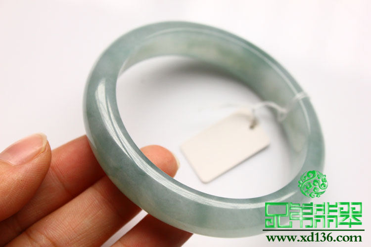 油青种翡翠手镯图片及价格清油翡翠手镯-第1张图片-翡翠网 油青种翡翠手镯图片及价格清油翡翠手镯-第1张图片-翡翠网