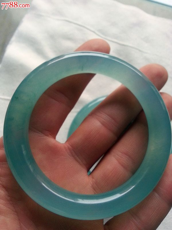 老玉手镯图片翡翠玉手镯的图片-第1张图片-翡翠网 老玉手镯图片翡翠玉手镯的图片-第1张图片-翡翠网