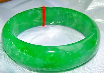 天然翡翠怎么清洗翡翠手镯遇到洗洁精-第1张图片-翡翠网 天然翡翠怎么清洗翡翠手镯遇到洗洁精-第1张图片-翡翠网