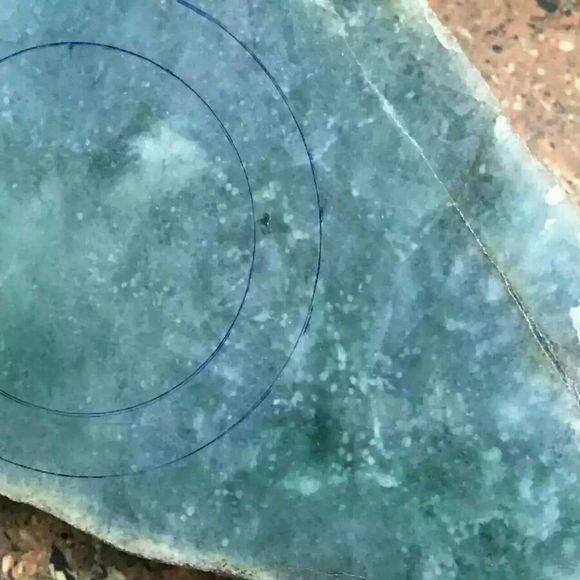 正冰翡翠原石价格,翡翠原石冰规-第1张图片-翡翠网 正冰翡翠原石价格,翡翠原石冰规-第1张图片-翡翠网