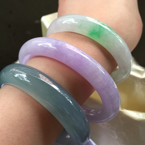 翡翠春带彩手镯图片,翡翠手镯图片-第1张图片-翡翠网 翡翠春带彩手镯图片,翡翠手镯图片-第1张图片-翡翠网