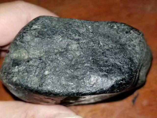 高种水石原石翡翠,翡翠原石一路走高-第2张图片-翡翠网 高种水石原石翡翠,翡翠原石一路走高-第2张图片-翡翠网