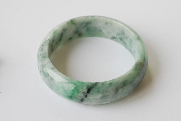 翡翠镯子里面都是冰渣,翡翠手镯打磨不平-第2张图片-翡翠网