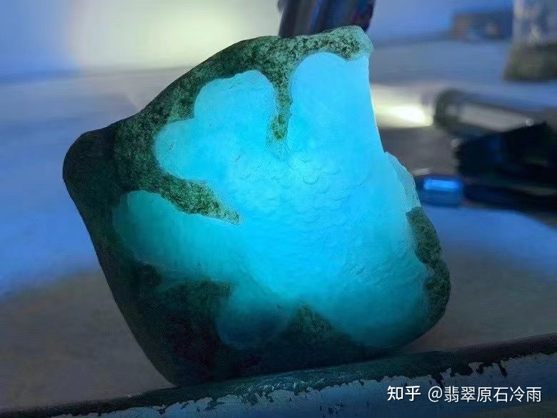 九台翡翠原石剥皮,翡翠原石怎么处理好-第2张图片-翡翠网 九台翡翠原石剥皮,翡翠原石怎么处理好-第2张图片-翡翠网