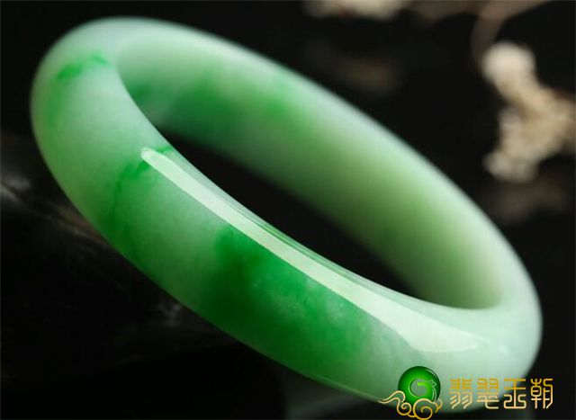 翡翠手镯最贵多少钱,翡翠手镯图片-第2张图片-翡翠网 翡翠手镯最贵多少钱,翡翠手镯图片-第2张图片-翡翠网