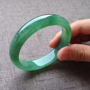 翡翠手镯评估,翡翠手镯的评估定价-第1张图片-翡翠网 翡翠手镯评估,翡翠手镯的评估定价-第1张图片-翡翠网