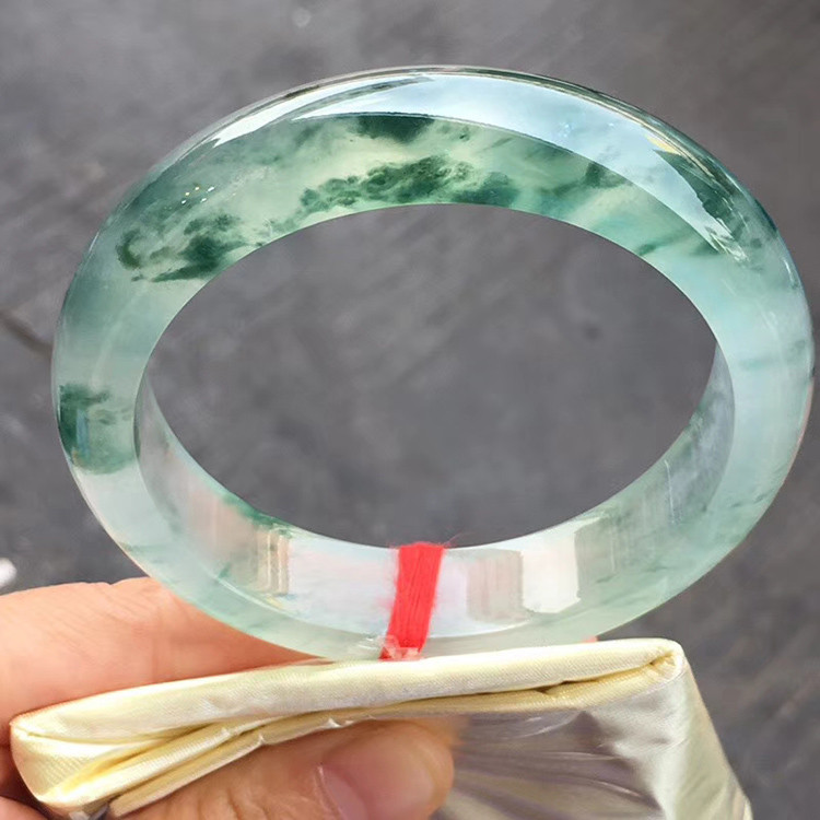 翡翠手镯评估,翡翠手镯的评估定价-第2张图片-翡翠网 翡翠手镯评估,翡翠手镯的评估定价-第2张图片-翡翠网