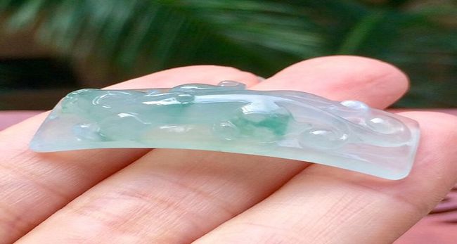 高冰种翡翠价格,冰种翡翠价格多少钱一克-第2张图片-翡翠网 高冰种翡翠价格,冰种翡翠价格多少钱一克-第2张图片-翡翠网