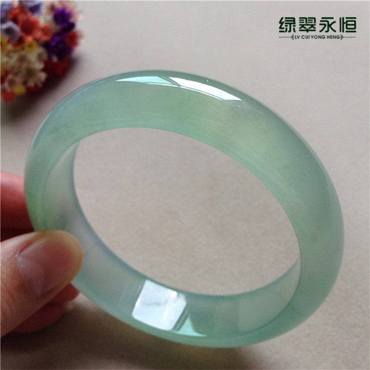 6000芙蓉种翡翠手镯,芙蓉绿翡翠手镯-第1张图片-翡翠网 6000芙蓉种翡翠手镯,芙蓉绿翡翠手镯-第1张图片-翡翠网