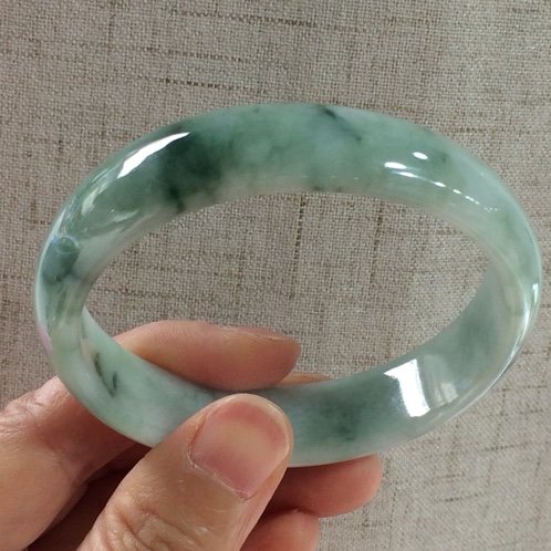 1500元豆种翡翠手镯图片豆青种翡翠手镯图片-第2张图片-翡翠网 1500元豆种翡翠手镯图片豆青种翡翠手镯图片-第2张图片-翡翠网