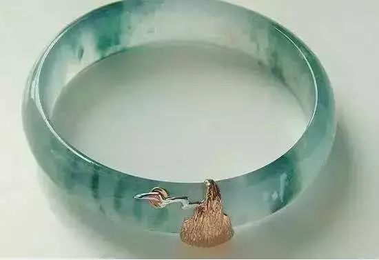 商场4500买的翡翠手镯,翡翠手镯的硬度-第2张图片-翡翠网 商场4500买的翡翠手镯,翡翠手镯的硬度-第2张图片-翡翠网