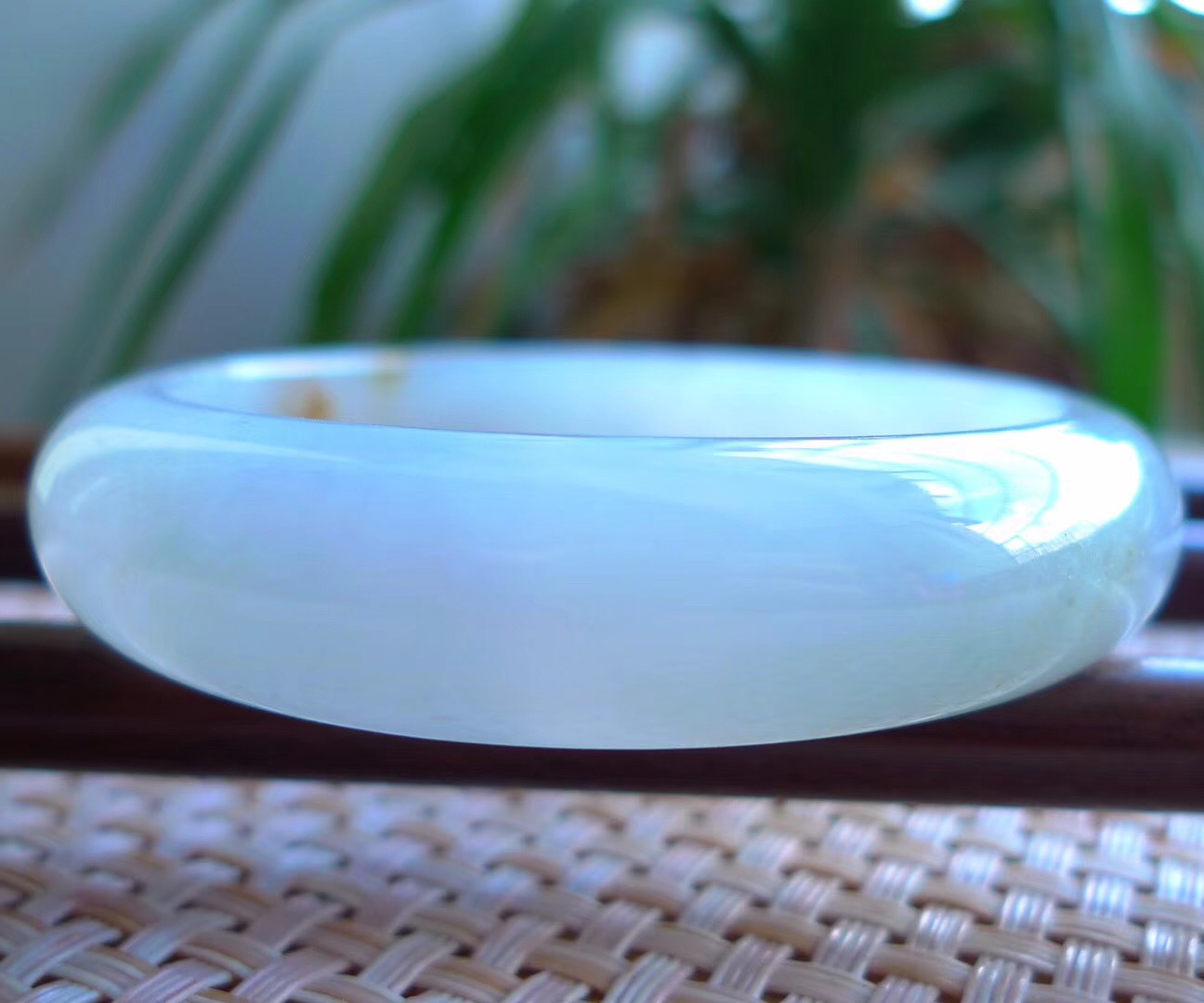 蓝色翡翠手镯做法翡翠手镯多少钱-第2张图片-翡翠网