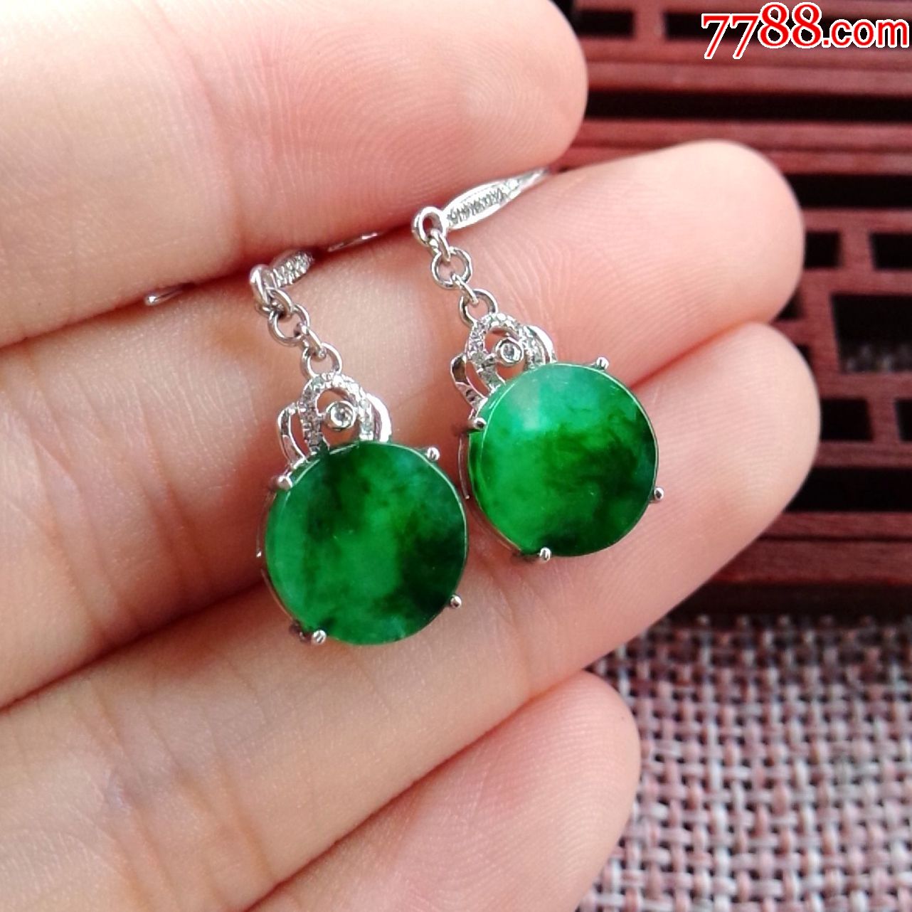 翡翠耳环价格最新翡翠耳环镶嵌图片-第2张图片-翡翠网 翡翠耳环价格最新翡翠耳环镶嵌图片-第2张图片-翡翠网