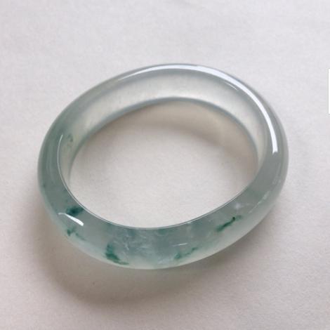 翡翠手镯怎么养才会越来越透,翡翠手镯怎么样才能透-第2张图片-翡翠网 翡翠手镯怎么养才会越来越透,翡翠手镯怎么样才能透-第2张图片-翡翠网