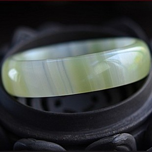 和田玉和翡翠玉哪种对身体更好和田翡翠手镯-第1张图片-翡翠网 和田玉和翡翠玉哪种对身体更好和田翡翠手镯-第1张图片-翡翠网