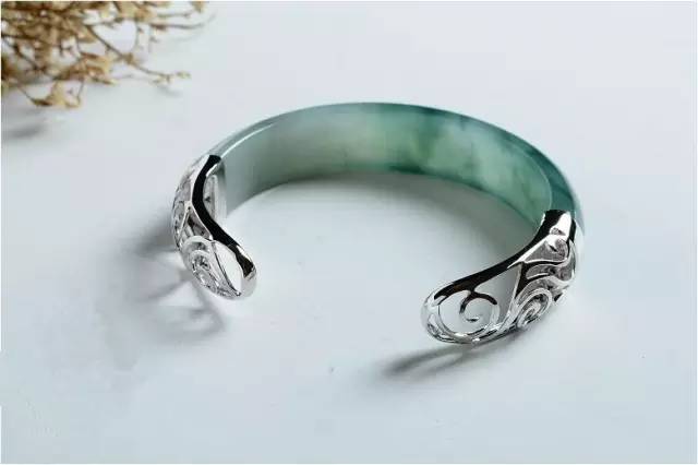 翡翠手镯失水变干,翡翠手镯变干-第1张图片-翡翠网 翡翠手镯失水变干,翡翠手镯变干-第1张图片-翡翠网