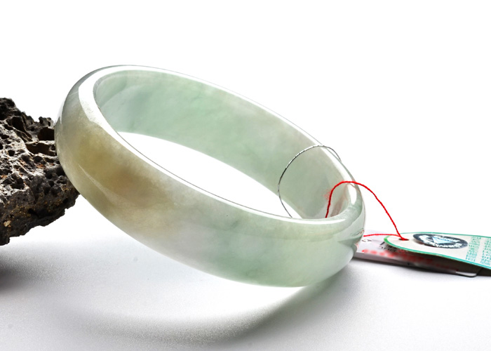 3千到4千的翡翠手镯是怎样的翡翠手镯卖点-第1张图片-翡翠网 3千到4千的翡翠手镯是怎样的翡翠手镯卖点-第1张图片-翡翠网