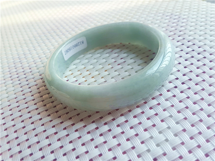 3千到4千的翡翠手镯是怎样的翡翠手镯卖点-第2张图片-翡翠网 3千到4千的翡翠手镯是怎样的翡翠手镯卖点-第2张图片-翡翠网