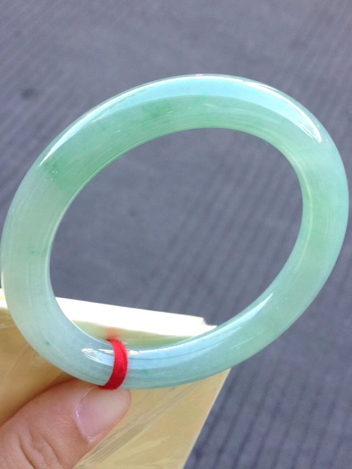 糯种翡翠能养好吗翡翠晴水糯种手镯-第2张图片-翡翠网 糯种翡翠能养好吗翡翠晴水糯种手镯-第2张图片-翡翠网