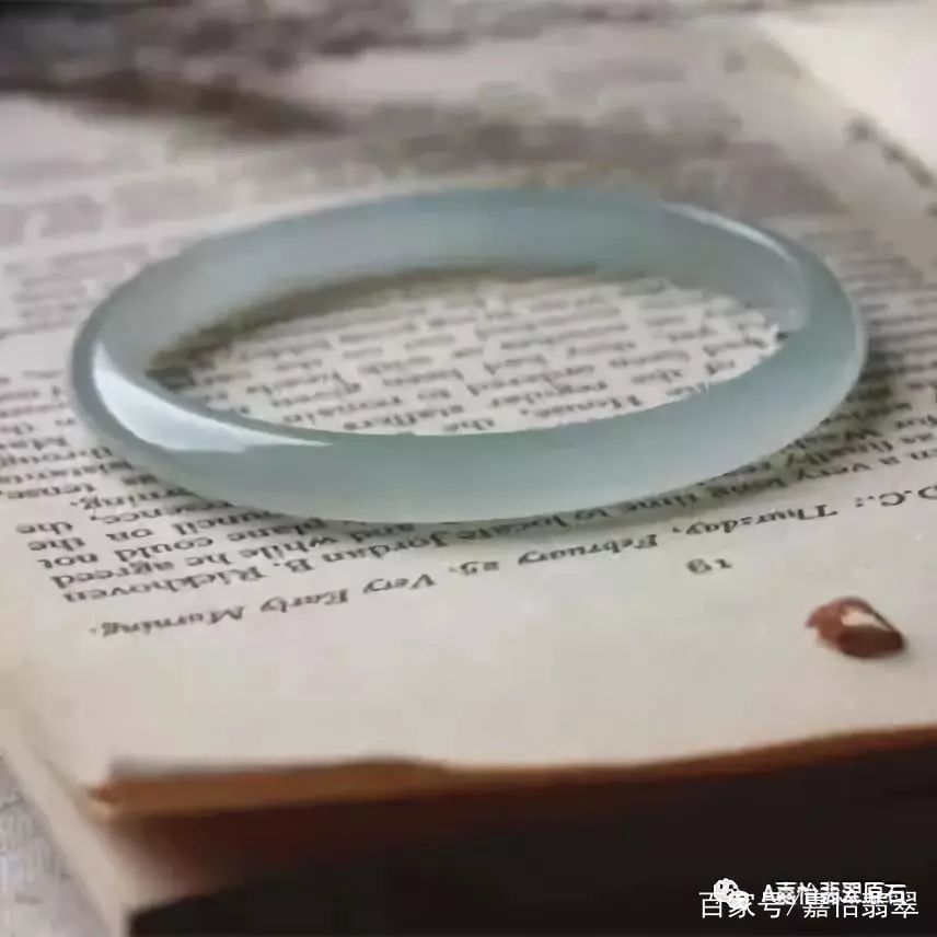 翡翠洗澡的时候需要摘下来吗翡翠手镯洗澡要摘下来吗-第1张图片-翡翠网 翡翠洗澡的时候需要摘下来吗翡翠手镯洗澡要摘下来吗-第1张图片-翡翠网