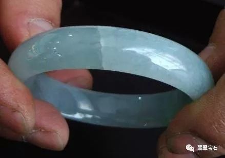 翡翠洗澡的时候需要摘下来吗翡翠手镯洗澡要摘下来吗-第2张图片-翡翠网 翡翠洗澡的时候需要摘下来吗翡翠手镯洗澡要摘下来吗-第2张图片-翡翠网