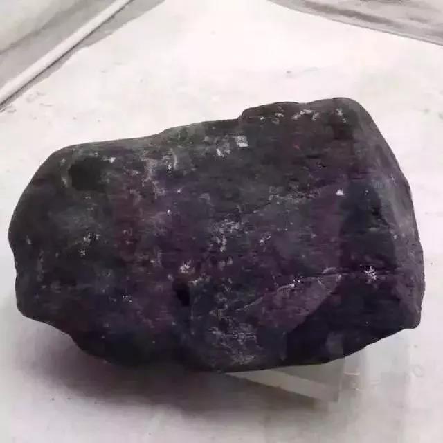 翡翠原石籽料照片,籽料原石图-第1张图片-翡翠网 翡翠原石籽料照片,籽料原石图-第1张图片-翡翠网