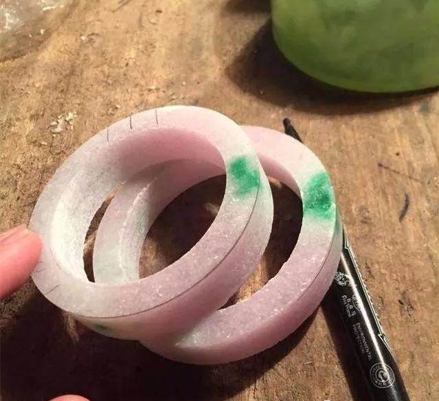 翡翠吧原石,买翡翠原石做手镯好吗-第2张图片-翡翠网 翡翠吧原石,买翡翠原石做手镯好吗-第2张图片-翡翠网