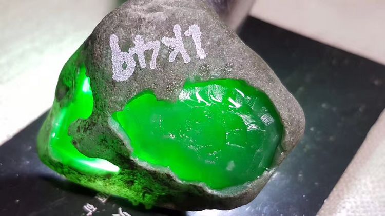 缅甸翡翠直播代购原石可以买吗,缅甸翡翠厂家-第2张图片-翡翠网 缅甸翡翠直播代购原石可以买吗,缅甸翡翠厂家-第2张图片-翡翠网