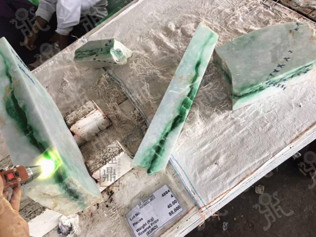 翡翠原石底,翡翠色带原石图片-第2张图片-翡翠网 翡翠原石底,翡翠色带原石图片-第2张图片-翡翠网