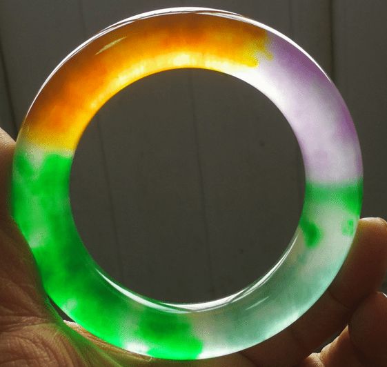 玉镯有抛光粉还能买吗翡翠手镯抛光粉多久会掉-第1张图片-翡翠网