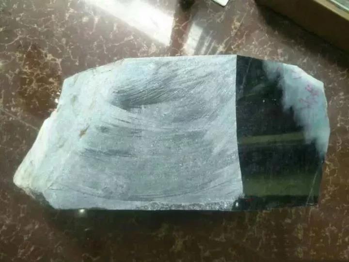 台湾石肉不分翡翠原石翡翠原石肉没化开-第1张图片-翡翠网