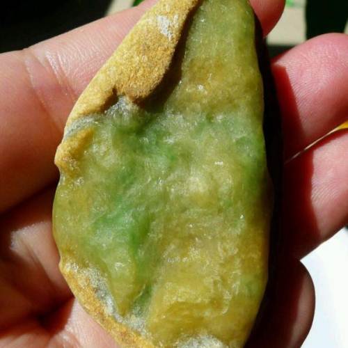 台湾石肉不分翡翠原石翡翠原石肉没化开-第2张图片-翡翠网