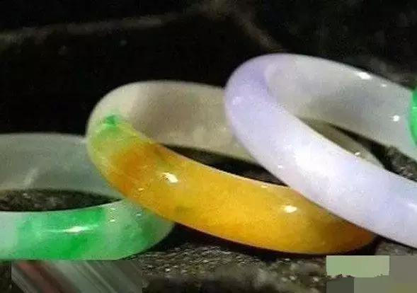 包含翡翠手镯半成品的词条-第1张图片-翡翠网