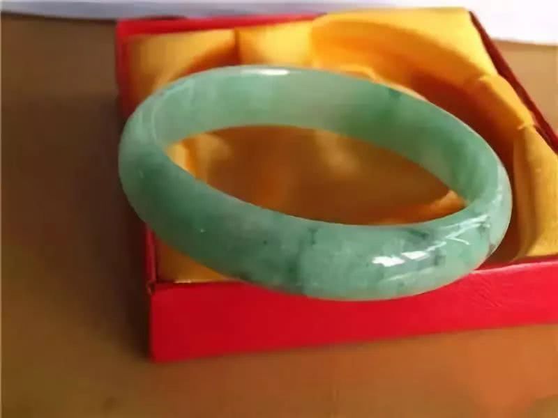 包含翡翠手镯颜色会变吗的词条-第1张图片-翡翠网 包含翡翠手镯颜色会变吗的词条-第1张图片-翡翠网