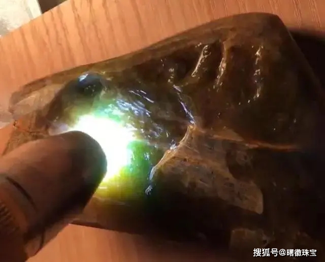 包含翡翠原石的表皮纹路的词条-第2张图片-翡翠网 包含翡翠原石的表皮纹路的词条-第2张图片-翡翠网